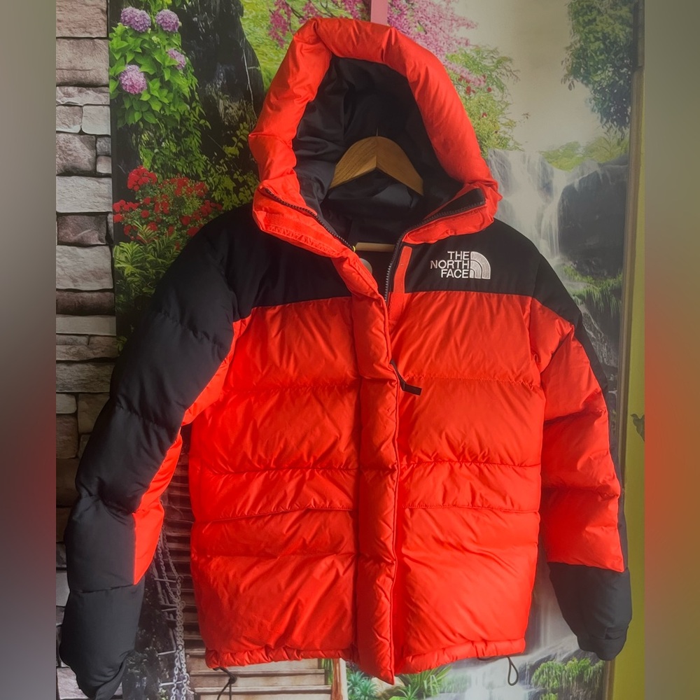 The North Face Himalayan 550
Jacket women size SMALL Black and orange